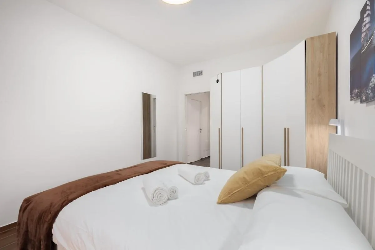 I San Siro I Steps To Metro, Ac & Free Wifi Apartment Milan